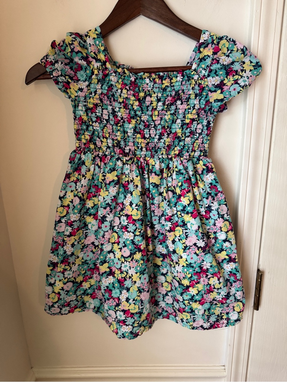 GAP Cotton Floral Smocked Dress in Teal,‎ Pink and Yellow Size 6/6X